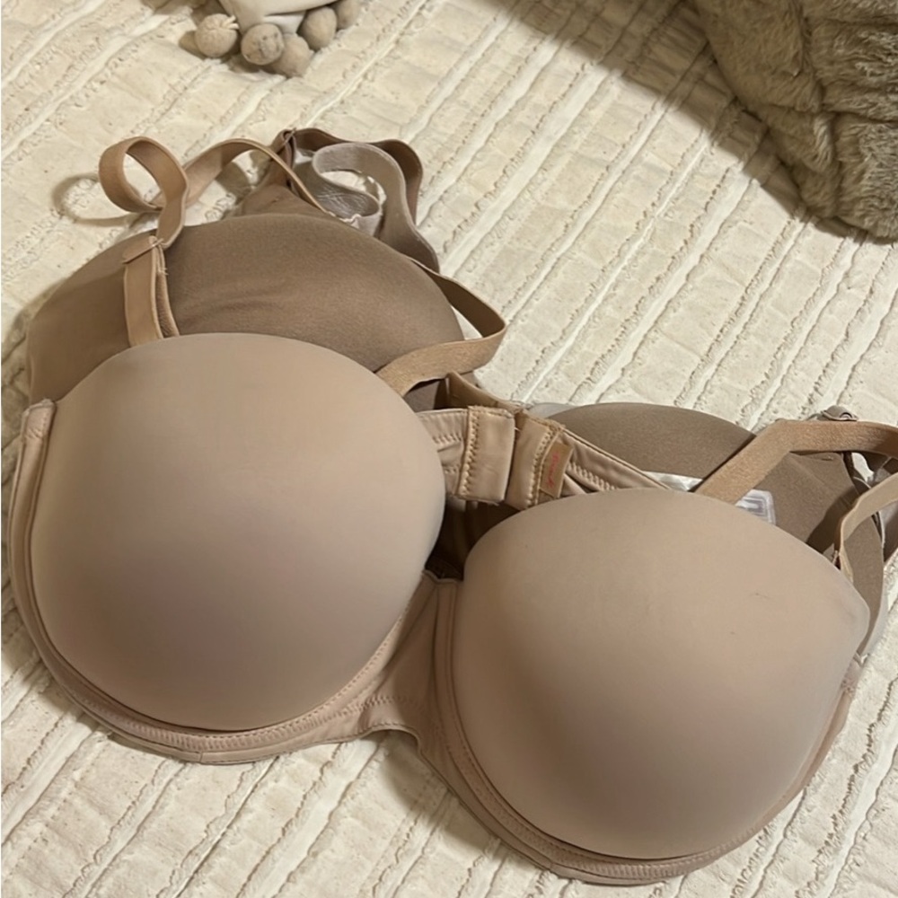 Victoria’s Secret pink bras